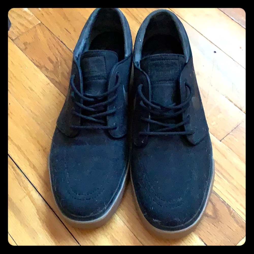 Men’s Nike slip on sneakers